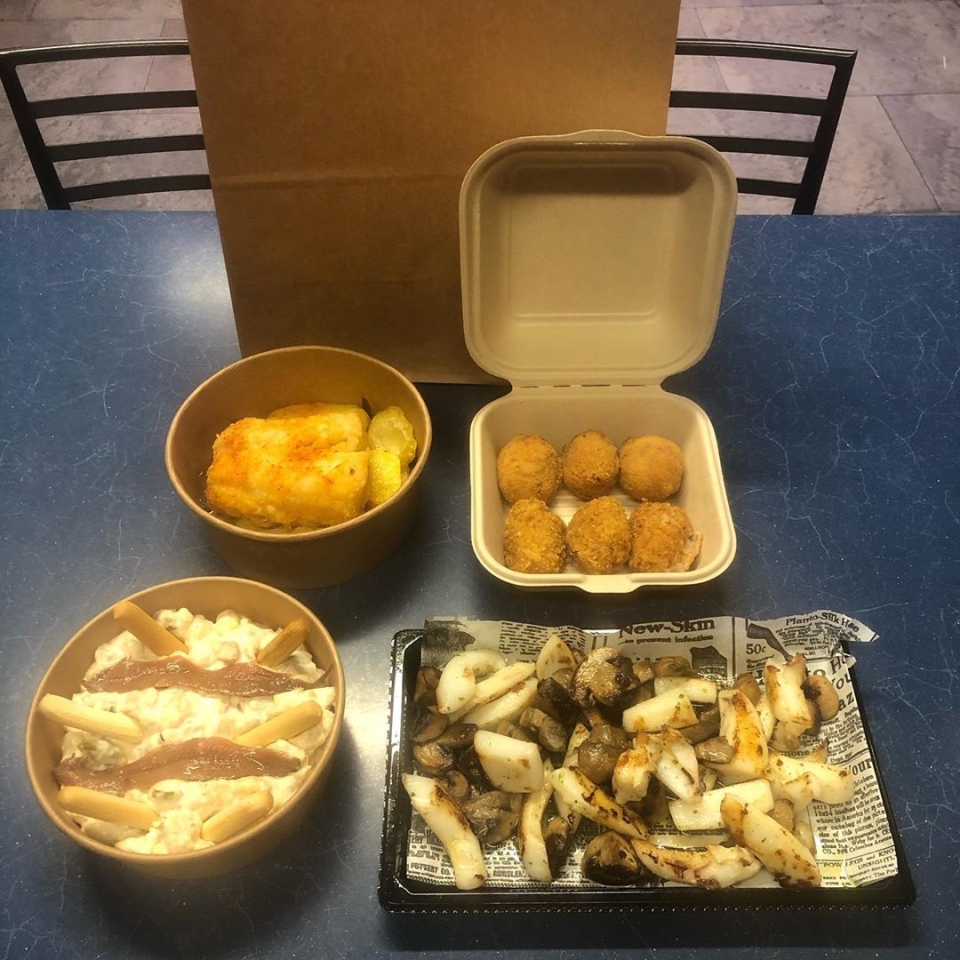 Gracias a todos nuestros clientes que nos están mostrando su apoyo. Llámanos y te preparáremos nuestras exquisitas tapas para llevar. lacastellana #tapas #elprat