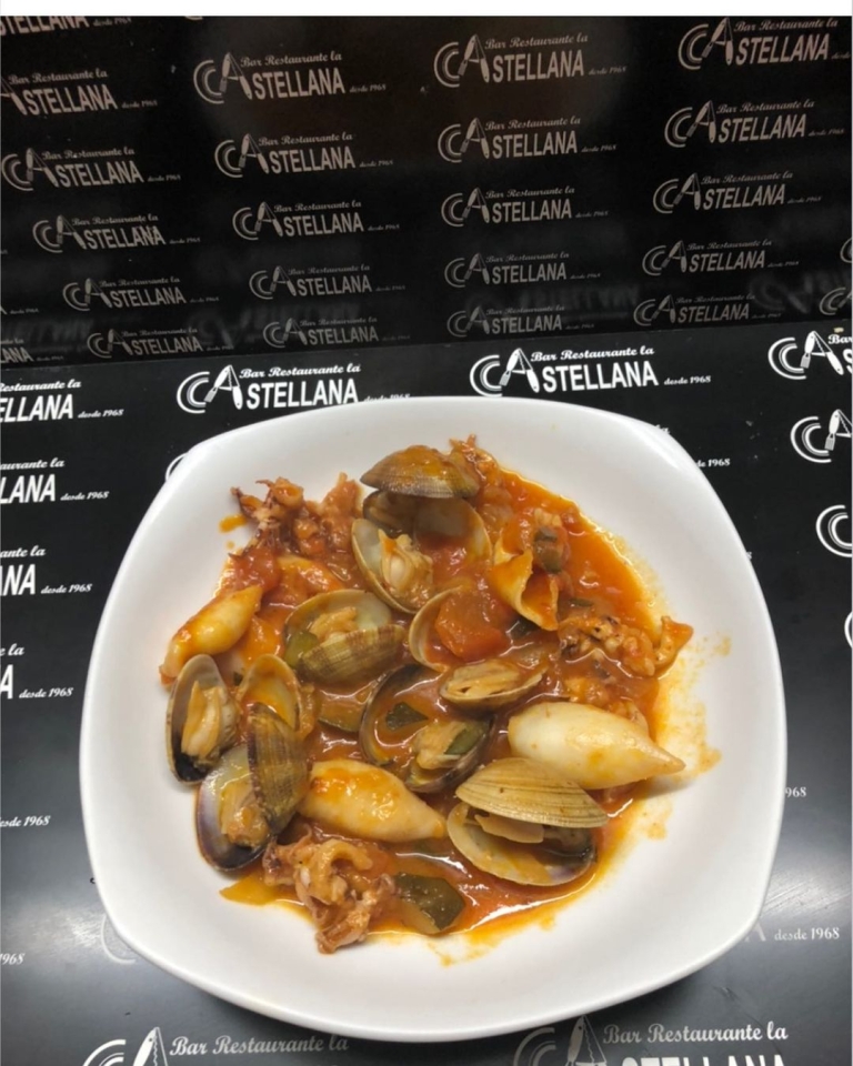 Nuestro plato del día Calamarcitos con almejas lacastellana #tapas#elprat#alcachofas #robellones#volvemos #