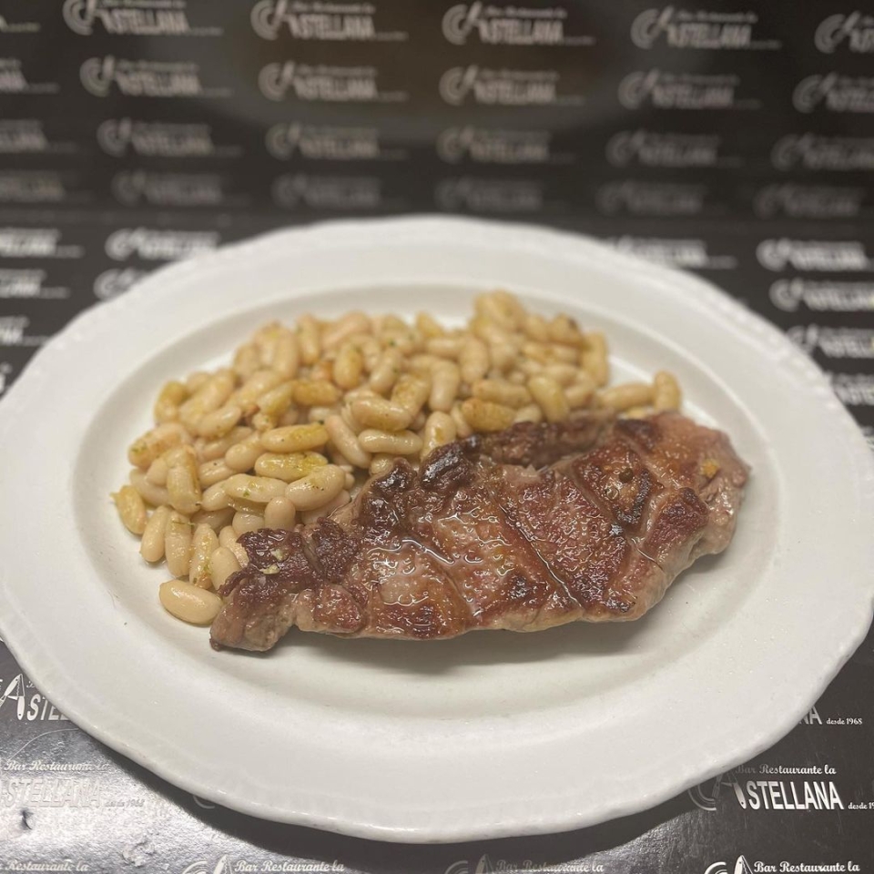 Desayunos de cuchillo y tenedor Pluma ibérica amb seques lacastellana#tapas#elprat Para llevar o comer aquí De 8 a 16 horas