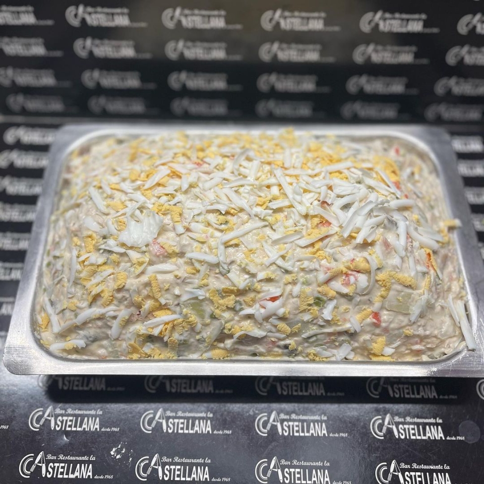 Nuestra riquísima ensaladilla lacastellana #tapas#elprat# De 8 a 16horas