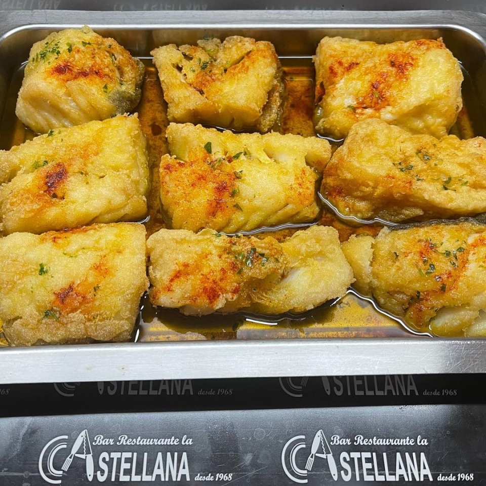 Desayunos de cuchillo y tenedor Bacalao a la Llauna lacastellana #tapas #elprat # Horario de 8 a 16 horas