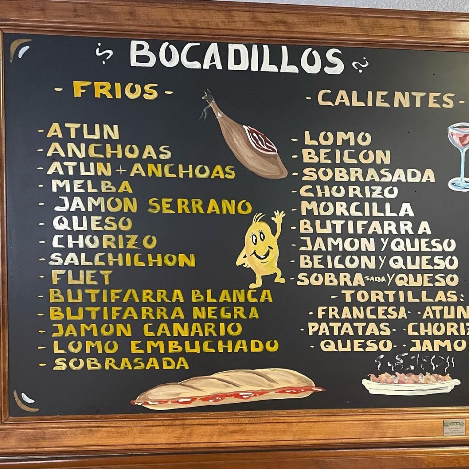 Bocadillo del día Tortilla de patatas con pimientos y anchoas Para llevar o comer aquí De 8 a 16 horas