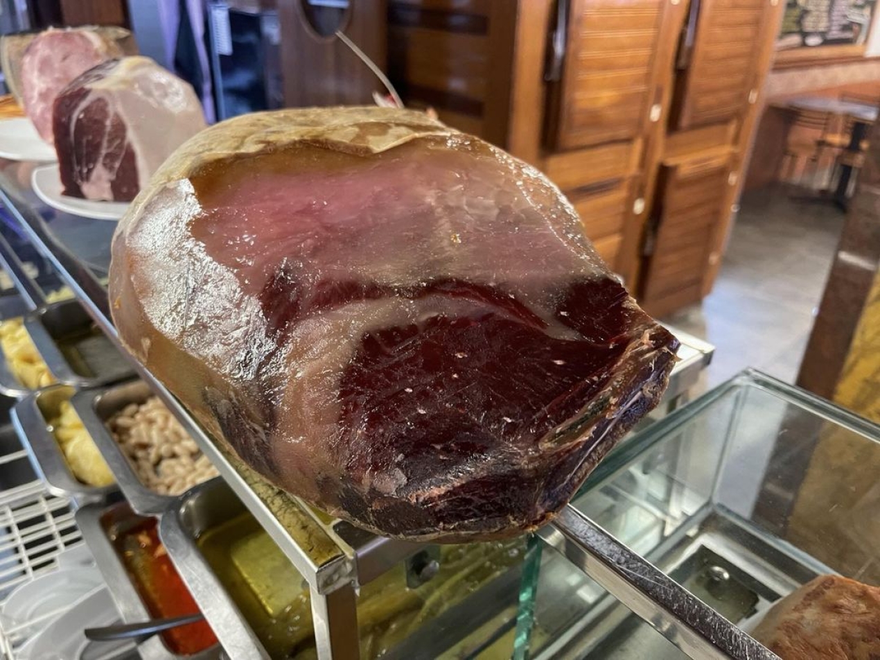 Listo para degustar Jamón ibérico de Guijuelo lacastellana #tapas#elprat