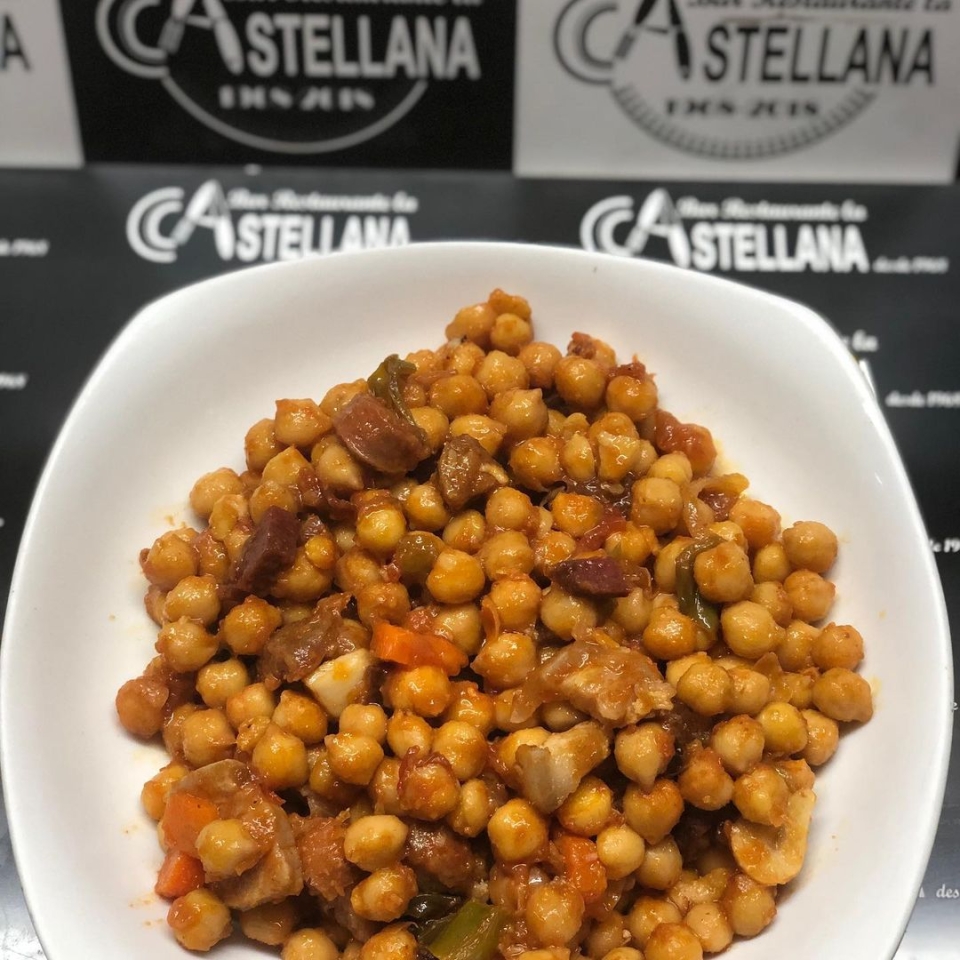 SUGERENCIAS DEL DÍA Ensalada de ventresca Garbanzos a la riojana Almejas marinera Flamenquines con panaderas Sepia con robellones Cabrito plancha con patatas Bacalao con samfaina lacastellana #tapas#elprat