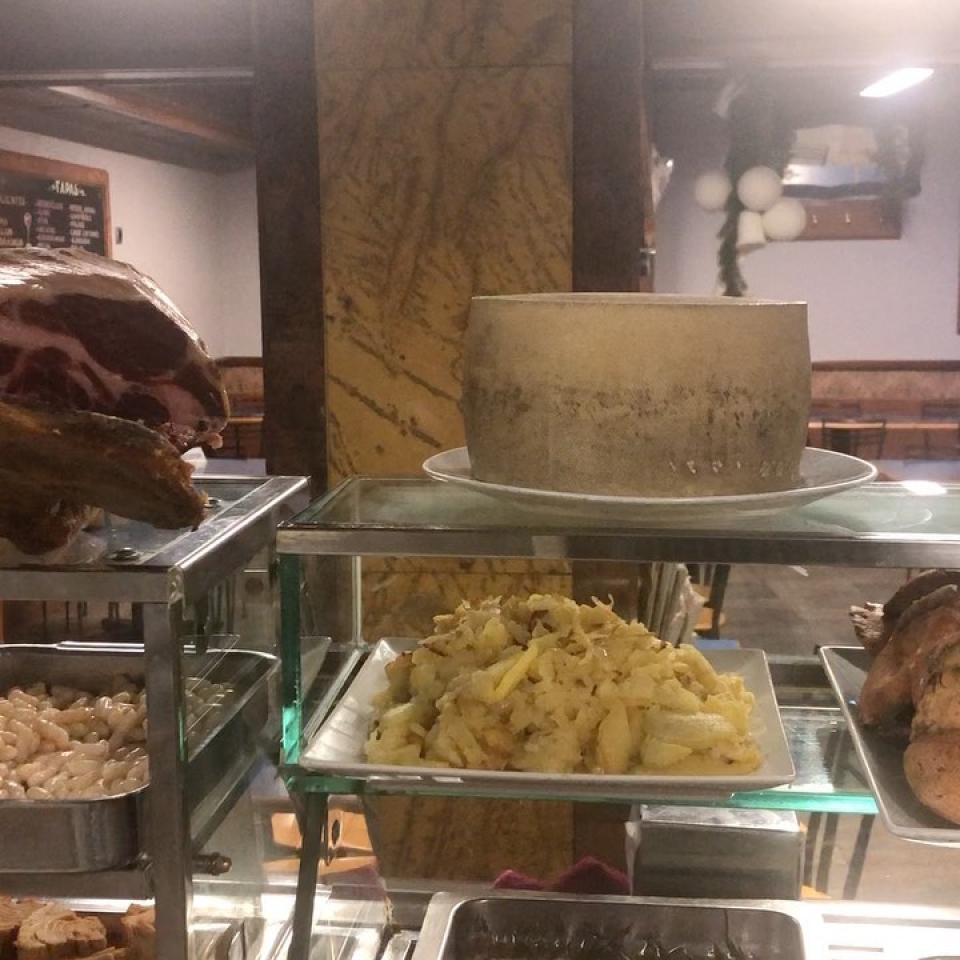 La Castellana se despide de sus clientes Nocturnos hasta nueva orden y agradece a nuestras autoridades lo mucho que están haciendo por la hostelería . Feliz Navidad.