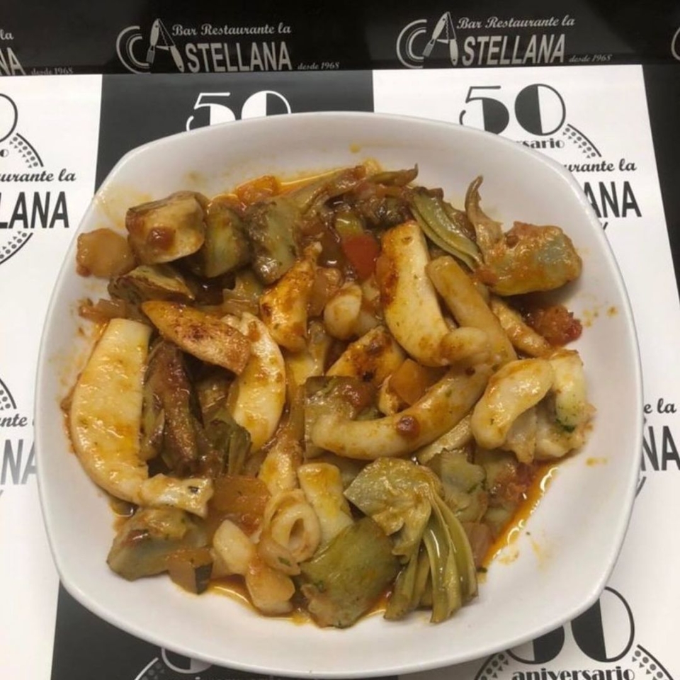 Nuestro plato del día Alcachofa Prat con sepia lacastellana#elprat #tapas#