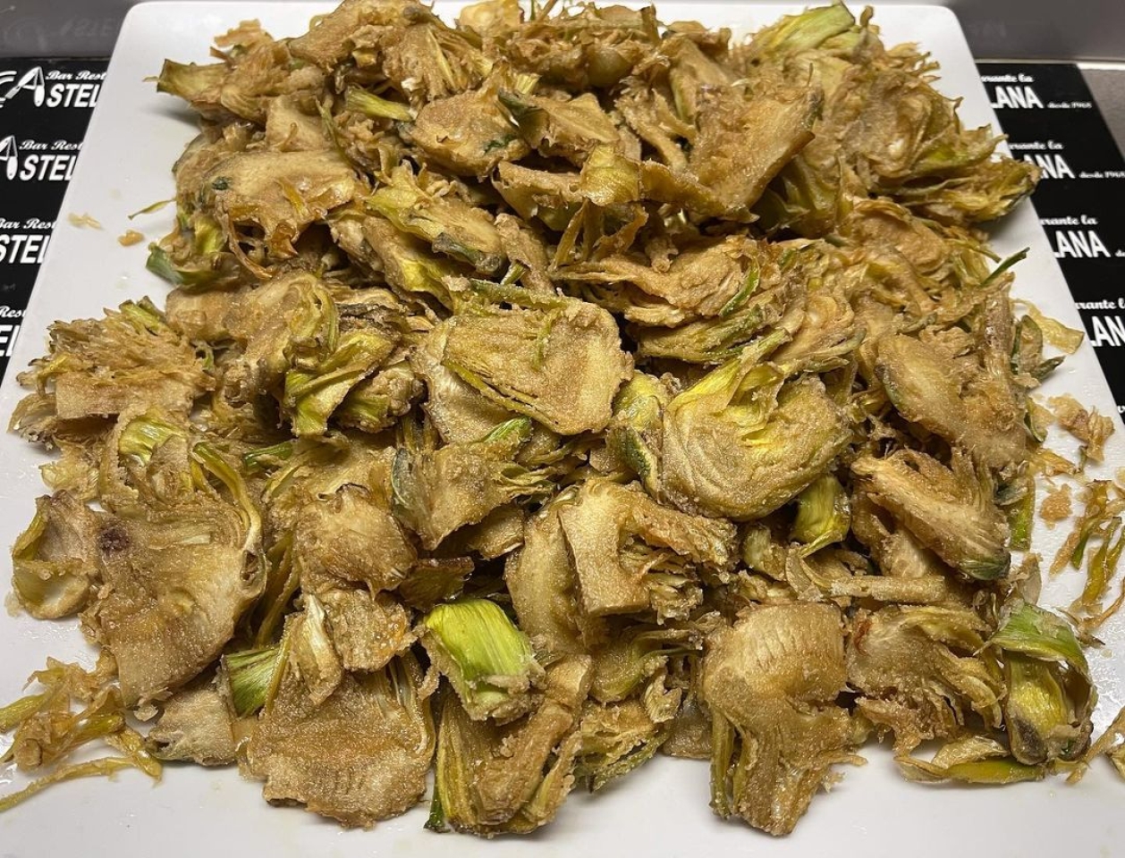 Seguimos disfrutando de ellas Del rebostdelpages a la Castellana Alcachofa Prat lacastellana #tapas#elprat