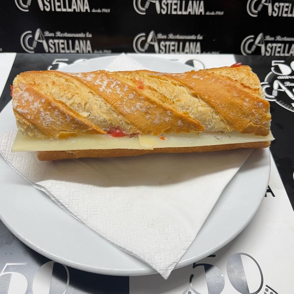 Bocadillo del dia Queso de oveja curado Para llevar o comer aquí de 8 a 16 h. lacastellana #tapas#bocadillos#elprat
