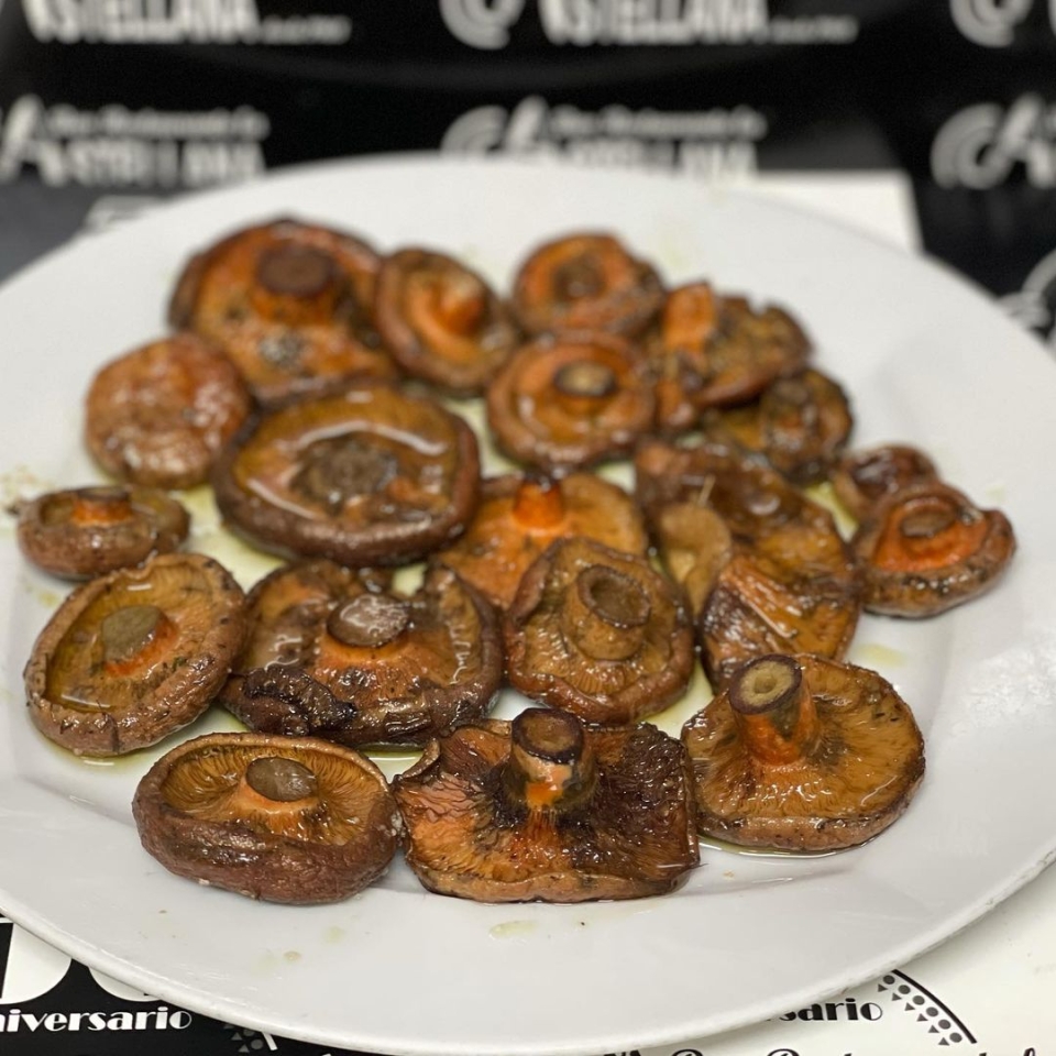 Desayunos de cuchillo y tenedor Rovellons plancha lacastellana #tapas #elprat #