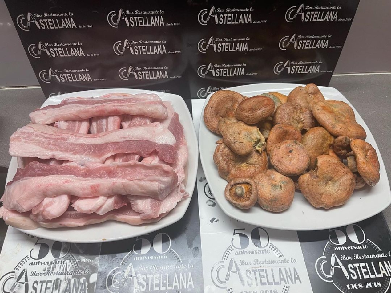 Desayunos de cuchillo y tenedor Rovellons y cansalada la castellana #tapas#elprat# De 8 a 16 horas Para llevar o comer aquí