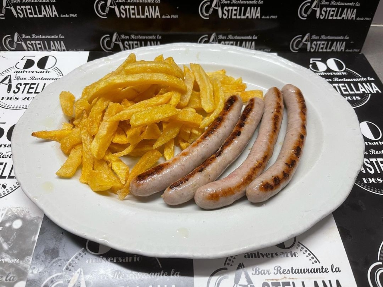 Desayunos de cuchillo y tenedor lacastellana #tapas#elprat#bocdillos#jamoniberico #quesos#