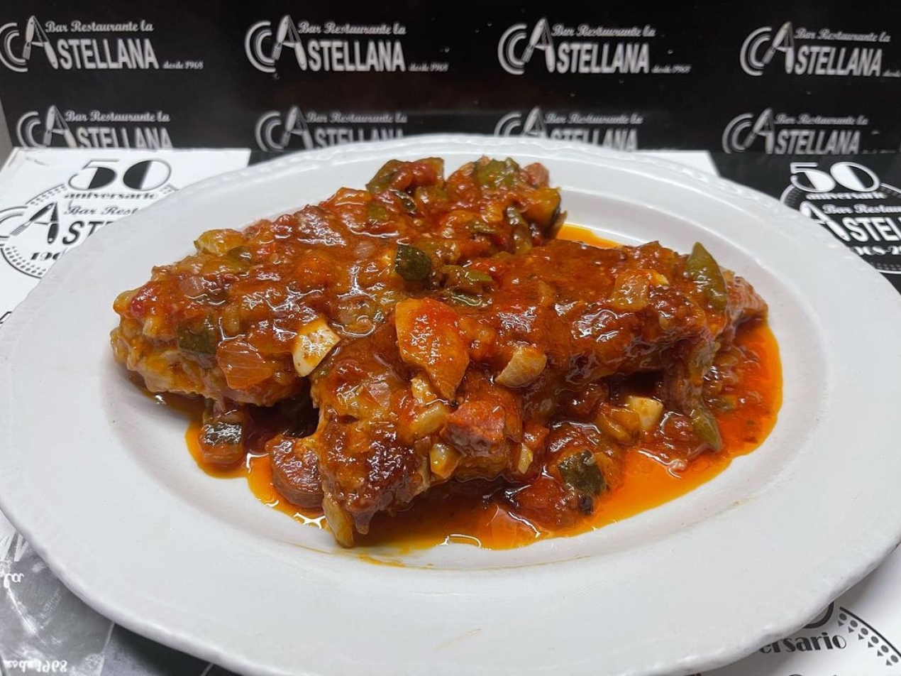 Desayunos de cuchillo y tenedor Pies de cerdo con samfaina lacastellana #tapas#elprat
