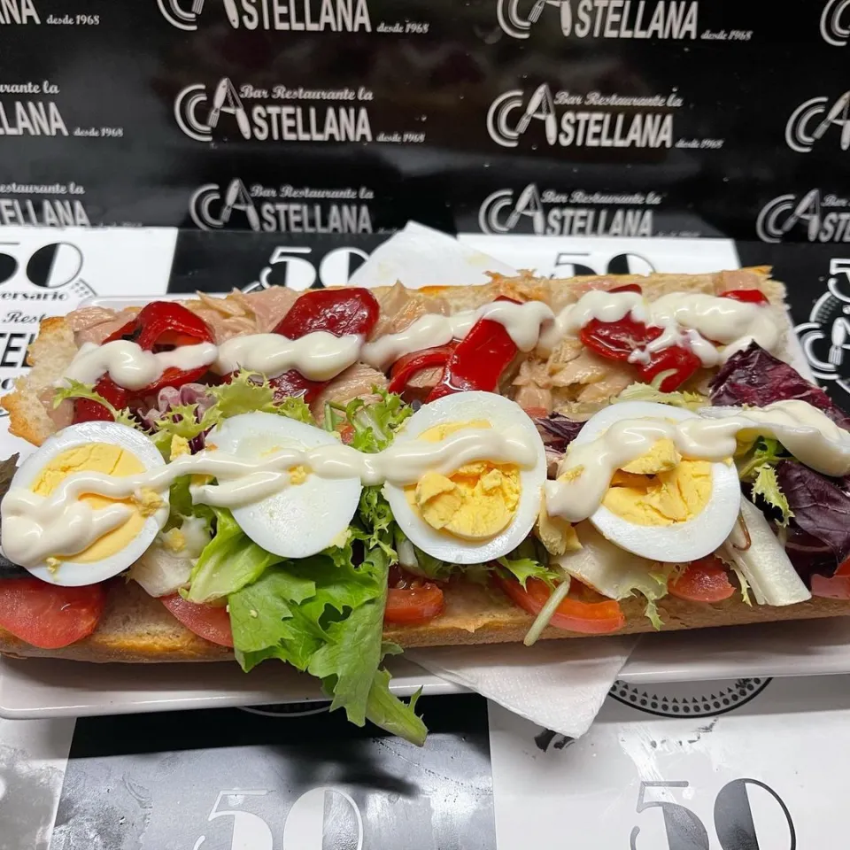 Bocadillo del día Vegetal de bonito del Norte lacastellana #tapas #elprat De 8 a 16 h.de lunes a sábado
