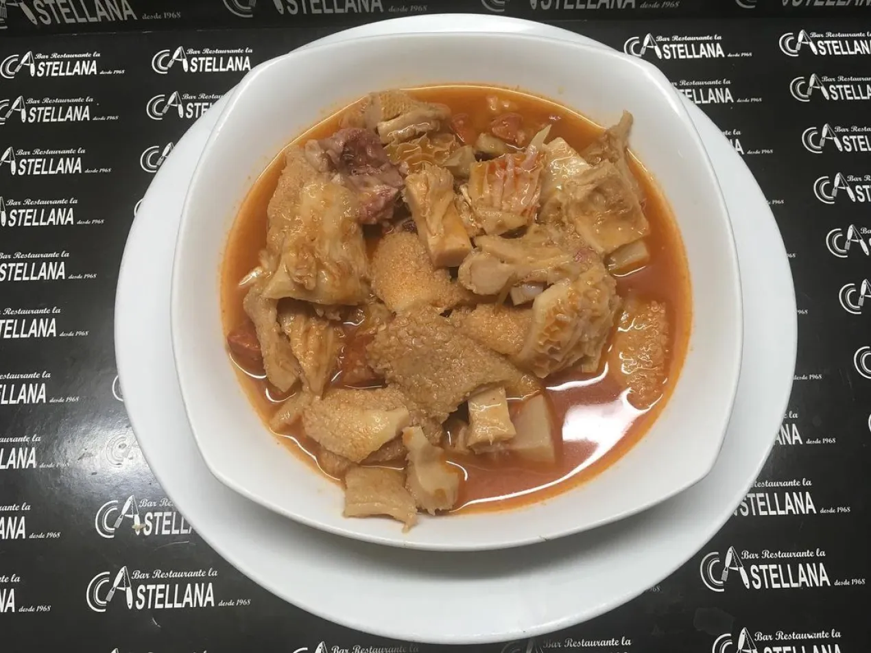Desayunos de cuchillo y tenedor Callos a la Castellana Para llevar o comer aquí de 8 a 16 lacastellana #tapas #elprat