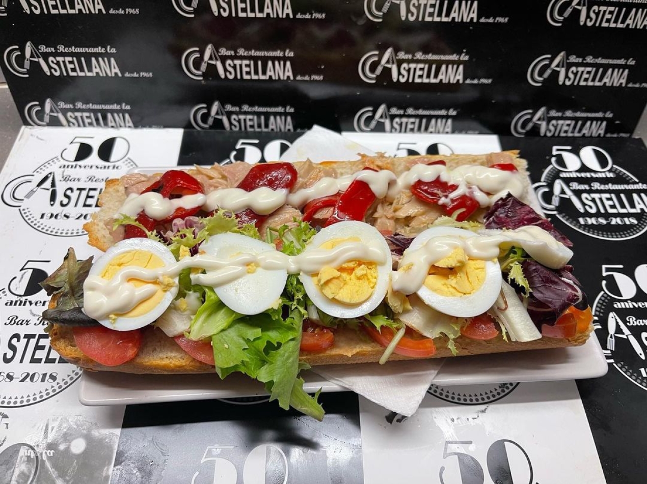 Bocadillo del día Vegetal con bonito del Norte De lunes a sábado de 8 a 16 h.