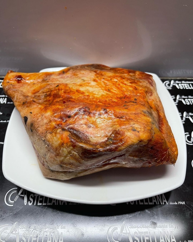 Bocadillo del día Papada Ibérica lacastellana #tapas #bocadillos#elprat de lunes a sábado de 8a16h.