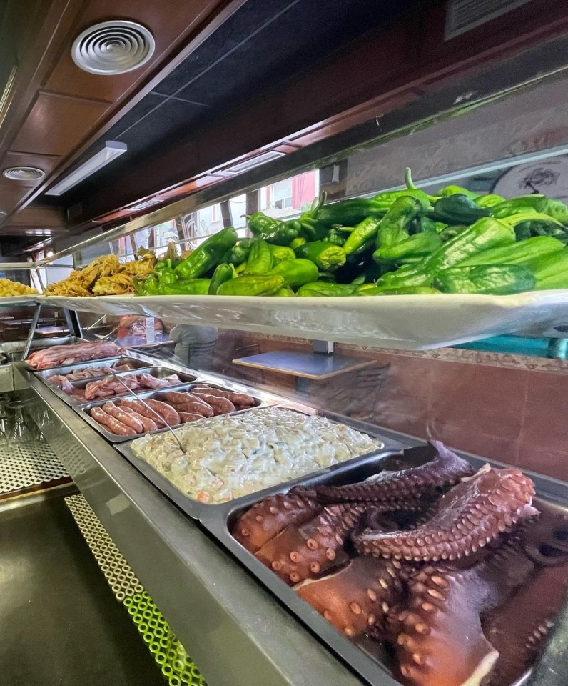 Hoy es sabado y nuestros clientes lo saben lacastellana #tapas #elprat #desayunos#comidas# De lunes a sábado de 8 a 16h.